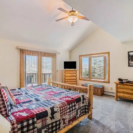 Cozy Estes Park Cabin w/ Stunning Mountain Views!