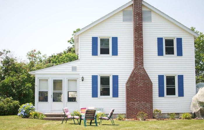 Spacious Yard and View of Long Island Sound- Walk to Secluded Beach!