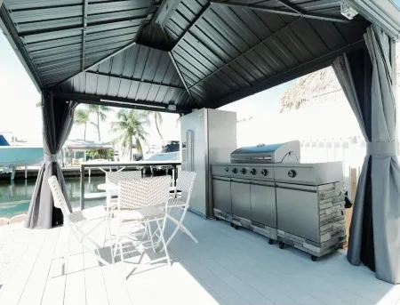 Seaside Sunrise. Newly remodeled waterfront.