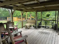 Rustic getaway on 3 acres - Only minutes from TEXS A&M University.