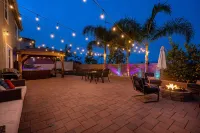 Spacious Home 7mi to Beach, King Bed, Spa, Firepit, Games, Perfect for Groups