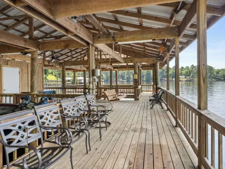 Magnolia Place by Toledo Town and Tackle on Lanan Bay Отели в г. Сабин Пэриш