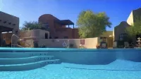 Cozy Adobe Retreat with Stunning Mountain Scenery and Pool access!