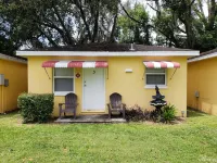 A comfortable 1bed 1 bath apartment located in a quit community.