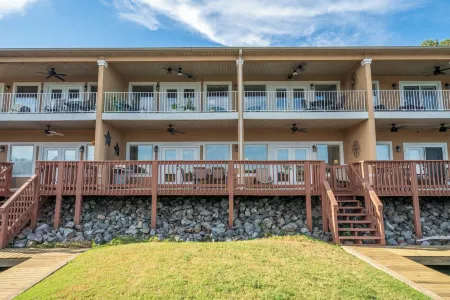 Ultimate Lakefront Retreat in Hot Springs with Private Boat Slip!