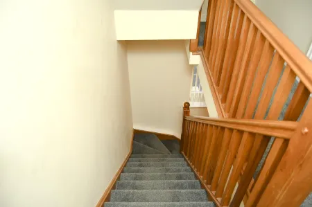 Warrington Suites by Relax Stays Отели в г. Вулстон