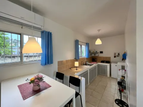 Secure 2-pers apartment close to the beach