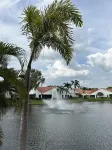 Naples Beach condo. First floor easy access- Walk to Vanderbilt Beach