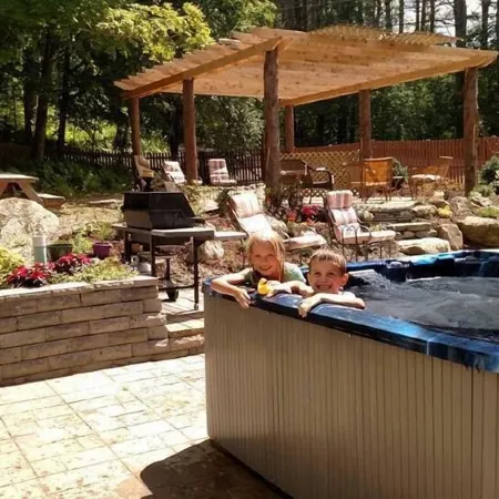 Family Friendly Near River  -  Campfires! Hot Tub, Game Rm, Views Pets welcome