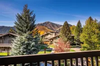 Beautiful Sun Valley Lodge II Penthouse, Sleeps 8 with Amazing Views of Baldy Hotels in Sun Valley