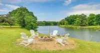 Riverfront Virginia Home - Dock, Fire Pit & Kayaks
