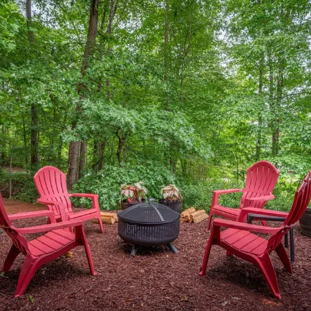 Great Location! Walk to Resort Amenities! Watch Golf from Deck! Pool Table!