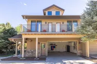 Large Luxury Home w/ Private Hot Tub / Garage - 4-Star