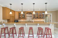 #1 Lkg Family Retreat- Heated Pool, Golf Range, Firepit & Bocce, New 200HP Boat!