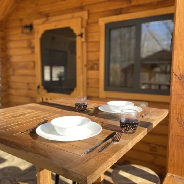 Secluded Log Cabin with Premium Hot Tub under Gazebo