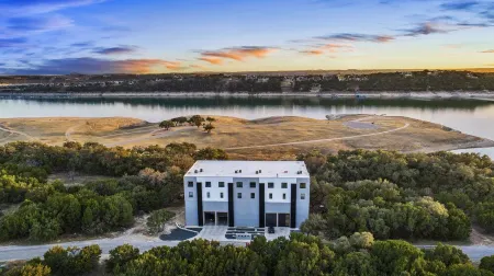 Lago Vista Lakeview Condo