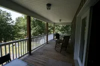 Wonderful BEAR-LY CONNECTED CABIN in the woods, West Virginia!