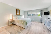 King bed ,oversized parking, ocean views monthly discounts