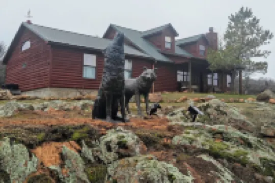 Mountainside Cabin in Medicine Park-Stunning Views-Borders Ft. Sill-Sleeps 18.