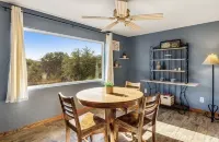 4 bedroom peaceful cabin with breathtaking views, walk to lake.