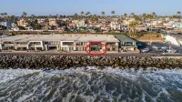 Stylish Ocean front Condo- Beautiful ocean and sunset views