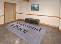 Spacious 3-bedroom penthouse condo, walk or ski to lifts, village and hot tub!