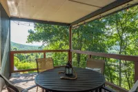 Mtn Cabin with Views, Hot Tub+Grill, Wood Stove, WiFi, Private & Close to Town.