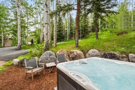 Home in Snowmass Village Отели рядом с достопримечательностью «Snowmass Sports»