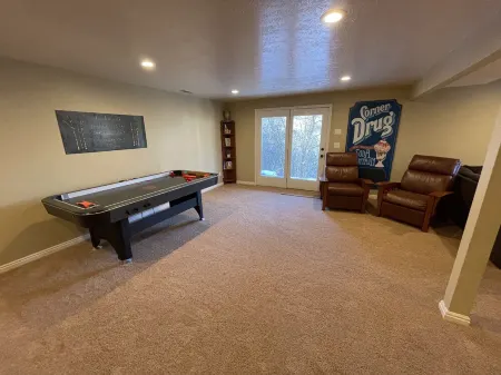 Cub River Hideout Cabin for Family Reunions and Mountain Vacations