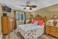 2BR Comfortable Condo with Easy Beach Access