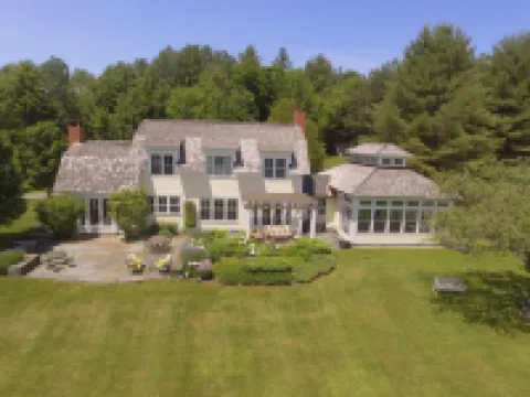 Elegant Mountain Retreat For All Seasons