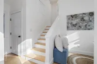 Kennebunk 5 Bedroom 3.5 Bathroom Cottage and Bunkhouse— Walk to Beach and Town!