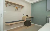 We Resident Hotel