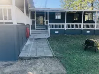 Newly Renovated Lake House with Large Dock-Fire pit-fish cleaning station
