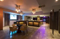 Ramada by Wyndham Lucknow Hotel and Convention Center - بار