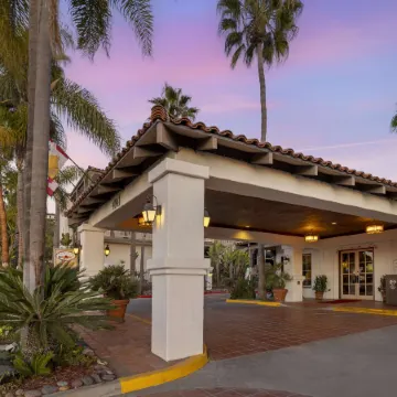 Best Western Plus Hacienda Hotel Old Town Отели рядом с достопримечательностью «Научный Центр Рубэн Х Флит»
