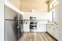 Cozy Micro Suites: Sleeps 2, Minutes to Downtown