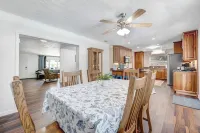 4/2 pool home. Close to Cocoa Village, USSSA, Kennedy Space Center, Cocoa Beach