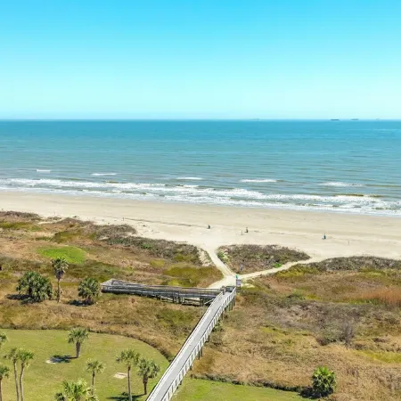 Three bed room, beach- front  end unit with magnificent views, on the11 floor.