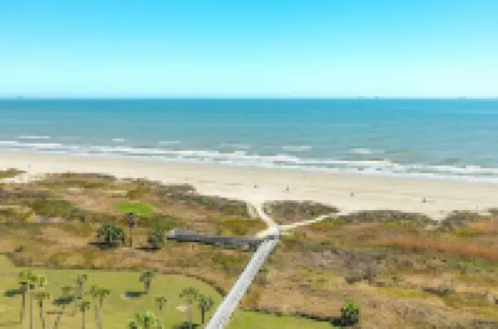 Three bed room, beach- front  end unit with magnificent views, on the11 floor.