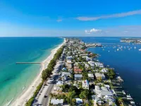 Island Song- Heated saltwater pool, putt putt, games, Anna Maria Island and IMG