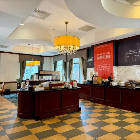Hampton Inn Alexandria-Old Town/King Street Отели рядом с достопримечательностью «Набережная Старого города»