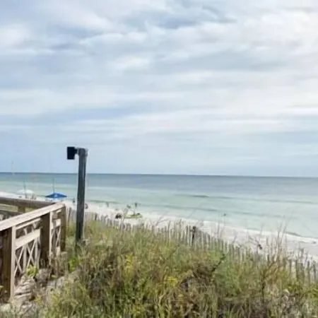 2 Bedroom, 2.5 Bath in Beach Community - Sleeps 6