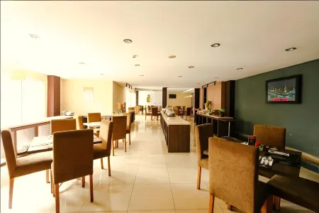 The Naripan Hotel Отели рядом с достопримечательностью «Braga Street»