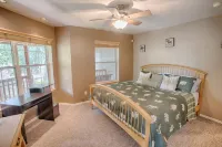 Cabin On NAT'L FOREST! LAKE & CREEK minutes away! Hotels near Walmart Supercenter