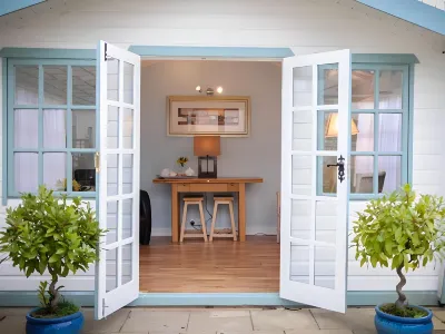 Brookside Guest House & Mini Spa