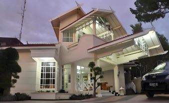 Richard Villa Yogyakarta