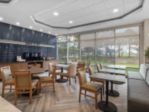 Hampton Inn & Suites by Hilton Downers Grove Chicago Hotels in DuPage County