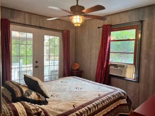 Cozy Cabin with Sauna & Firepit!
