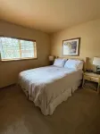 Icicle Village Resort, Luxury Queen Suite Condo. Just 1/2 mile from down town